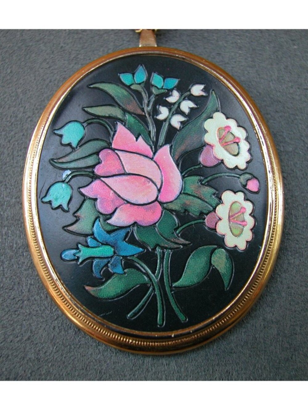Avon Necklace  Vintage 1974 Avon "Florentine Flower" Pendant